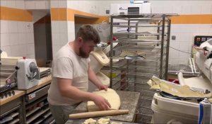 Au Fournil de Cyril, à Saint-Léonard, l'ouvrier-pâtissier de Cyril Faïeulle prépare des bretzels