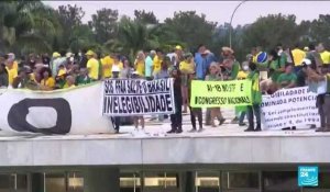Attaque des lieux de pouvoir au Brésil : "Une répétition farcesque" de l'assaut du Capitole