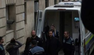 L'influenceur britannique Andrew Tate arrive au tribunal en Roumanie