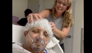 Jeremy Renner partage une vidéo depuis son lit d'hôpital après une journée de soins intensifs...