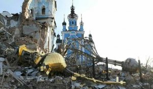 Ukraine: à Bogorodytchné, des ruines, des chats et un homme