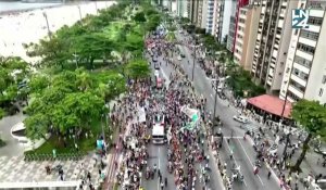 Des images de drone capturent la procession du cercueil de Pelé dans les rues de Santos