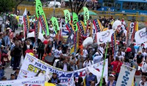 Les partisans de Petro défilent à Bogota pour fêter ses 100 jours au pouvoir