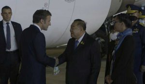 Emmanuel Macron arrive à Bangkok pour participer au sommet Asie-Pacifique