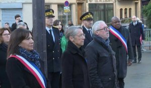 Attentats du 13 novembre 2015 : commémorations à Paris devant le Carillon et le Petit Cambodge