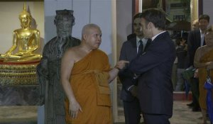 Thaïlande : Emmanuel Macron visite le très célèbre temple bouddhiste Wat Pho, à Bangkok