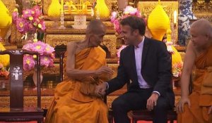 Thaïlande : Emmanuel Macron visite le très célèbre temple bouddhiste Wat Pho, à Bangkok (2)