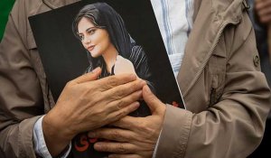 Iran : la police des mœurs dissoute, un geste envers les manifestants