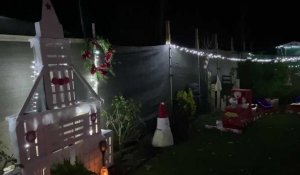 Une maison de Noël et un jardin enchanté avec des matériaux de récup