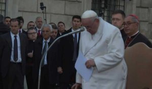 Le pape pleure en public en évoquant l'Ukraine "martyrisée"