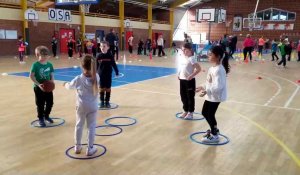 Aire-sur-la-Lys : initiation au basket dans le cadre de l'Usep.