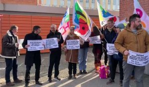 Manifestation d’enseignants devant la cité scolaire Paul-Duez de Cambrai