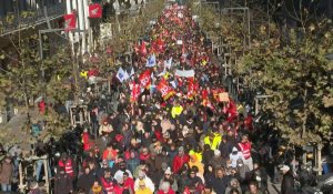 Retraites: des milliers de manifestants défilent à Marseille