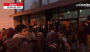 Angers : les lycéens bloquent Du Bellay et Renoir pour protester contre la réforme des retraites 