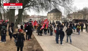 VIDÉO. Réforme des retraites : les manifestants investissent la place de la Brèche à Niort