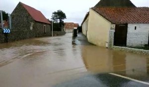 Inondations dans le Calaisis : à Escalles, un torrent d'eau dans les rues du village