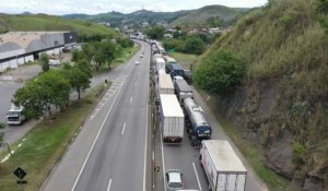 Brésil: des camionneurs bloquent une autoroute après la défaite de Bolsonaro