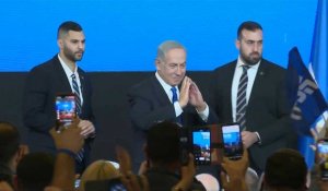 Israël/élections: Netanyahu salue ses partisans après la fin du scrutin