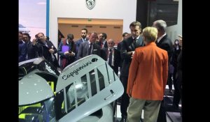 VIDÉO. 24 Heures du Mans : Emmanuel Macron découvre l'hypercar Peugeot