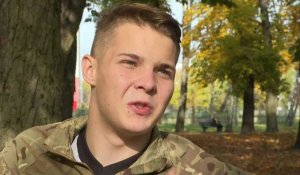 Un jeune Bélarusse revient du front en Ukraine avec des éclats d'obus dans les jambes