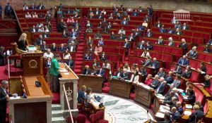 En France, la Première ministre échappe à la censure, malgré le soutien du RN à la Nupes
