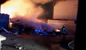 Calais : un incendie se déclare sur le site d'opale environnement