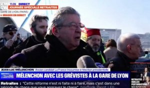 Jean-Luc Mélenchon demande aux grévistes de baisser le son en pleine manifestation : “Il faut que...
