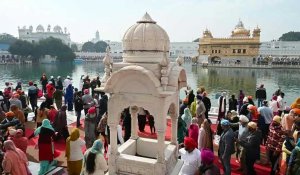 Des Sikhs indiens prient pour les victimes turques et syriennes du séisme