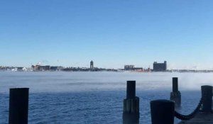 Images au port de Boston alors que la température est actuellement de -21 degrés Celsius