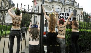 Tunis : les trois Femen qui ont manifesté seins nus seront jugées le 5 juin