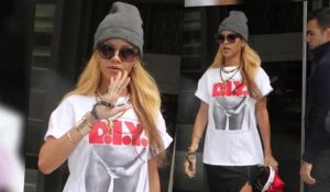 Rihanna prend position avec un t-shirt après sa rupture avec Chris Brown