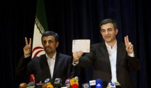Mahmoud Ahmadinejad conteste l'éviction de son protégé à la présidentielle