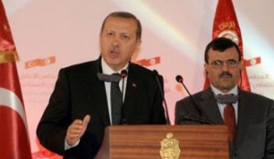 Depuis Tunis, Erdogan affirme qu'il ne cédera pas face aux manifestants turcs