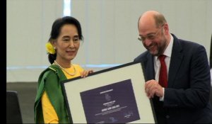 23 ans après, Suu Kyi reçoit son prix Sakharov en mains propres