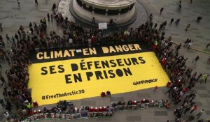 300 personnes manifestent à Paris à l'appel de Greenpeace