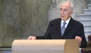 Nucléaire iranien: Peres veut des actes, pas des paroles