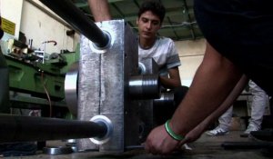Syrie: en Turquie, des ingénieurs fabriquent un robot secouriste