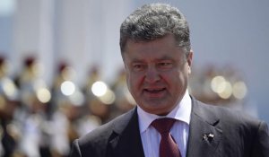 L'Ukraine investit Porochenko après une amorce de dialogue avec Moscou