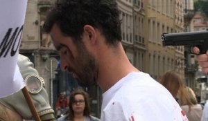 A Lyon, un happening pour dénoncer les élections en Syrie