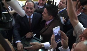 Présidentielle en Egypte: le maréchal Sissi vote