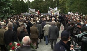 Pologne: le général Jaruzelski inhumé sous les sifflets