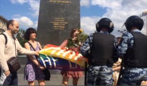 Interpellations lors d'une Gay Pride interdite à Moscou