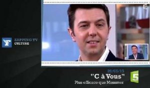Zapping TV : un journaliste de France 5 hypnotisé par... un décolleté !