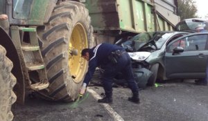 Accident entre un tracteur et une voiture