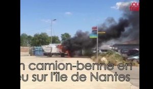 Un camion-benne en feu sur l'île de Nantes