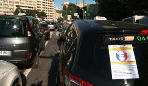 Marseille: les taxis bloquent la ville