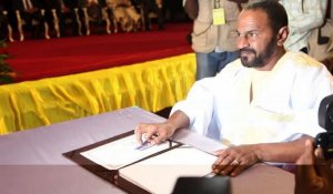 Mali: la rébellion signe à son tour l'accord de paix
