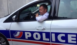 Tom Kristensen au volant d'une voiture de la police