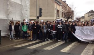 Attentat à Charlie Hebdo : une marche des lycéens