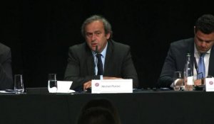 Fifa: Platini a demandé à Blatter de "démissionner"